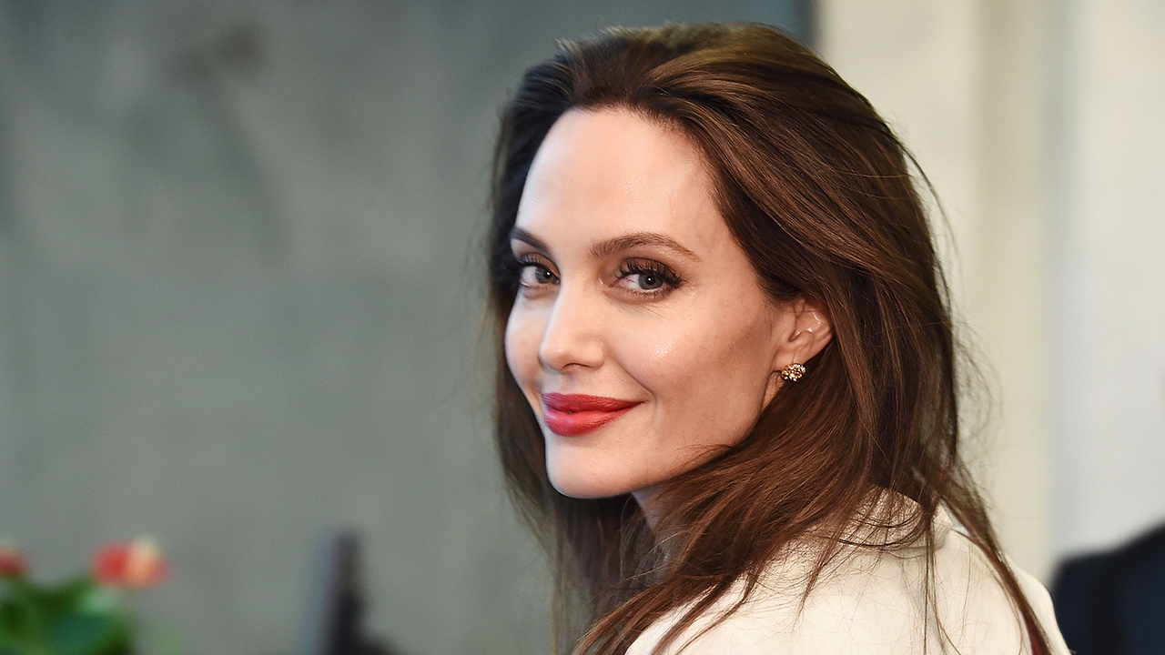 Angelina Jolie tổ chức sinh nhật hoành tráng bên 6 người con
