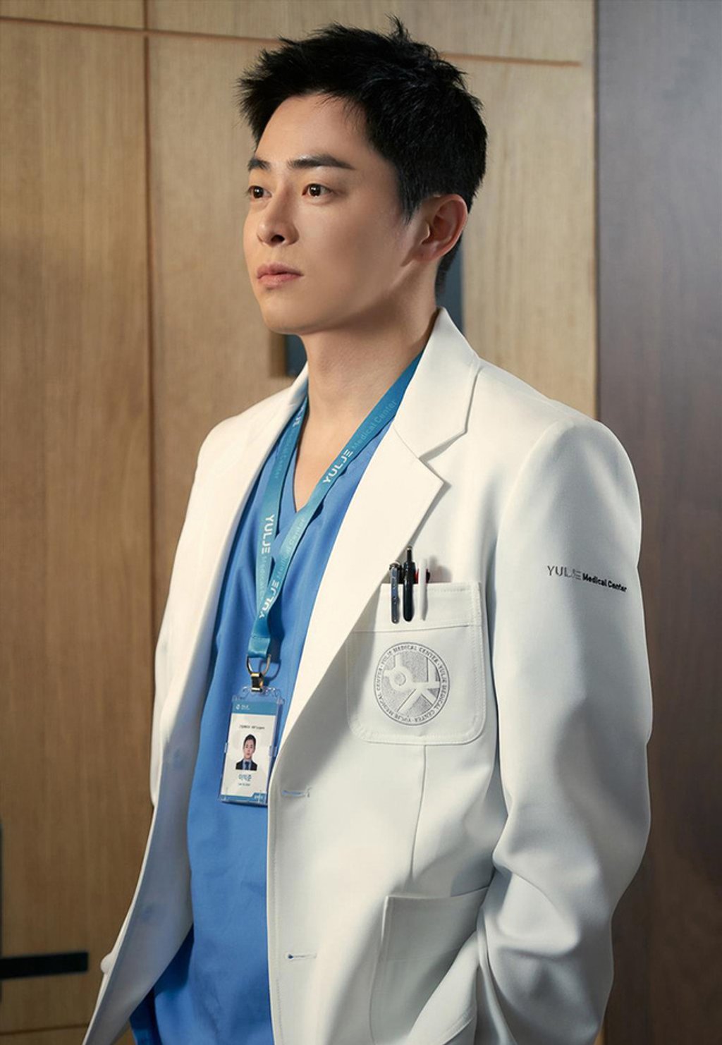 Ik Jun nổi tiếng là một bác sĩ khoa ngoại (Gan-Mật-Tụy)