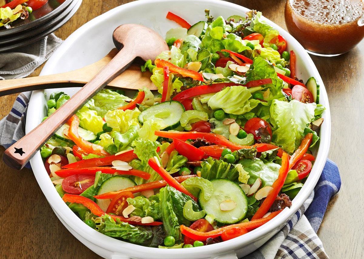 Sử dụng hỗn hợp rau salad