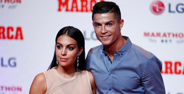 Người hâm mộ bất ngờ với màn đọ dáng của Ronaldo và bạn gái